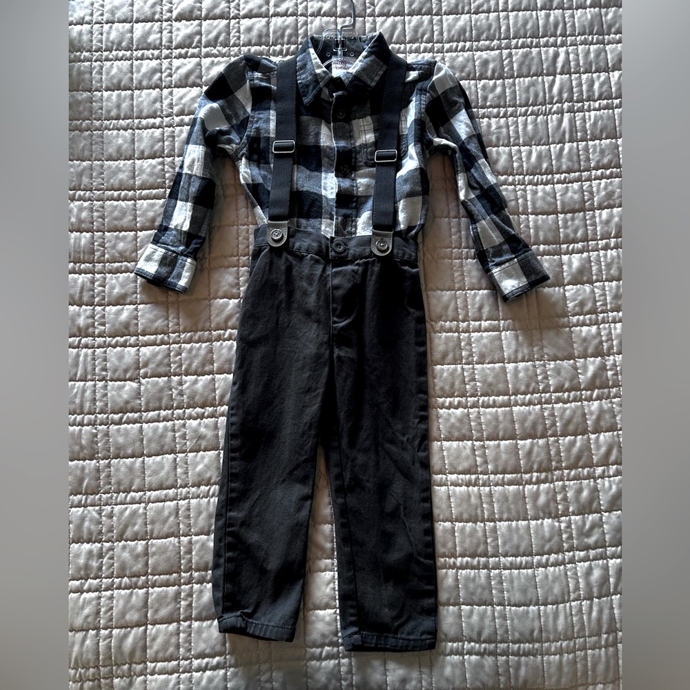 Grey boys pants/shirt set w/ suspenders